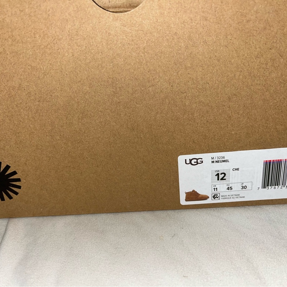 BRAND NEW NEVER BEEN WORN Men’s size 12 Neumel UGGS